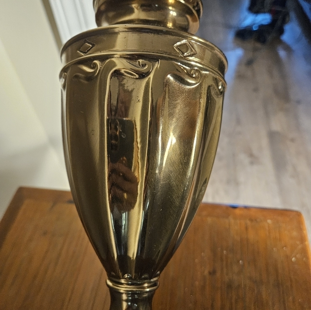 Vintage Rembrant wood & brass table lamp 1989. - Picture 9 of 12